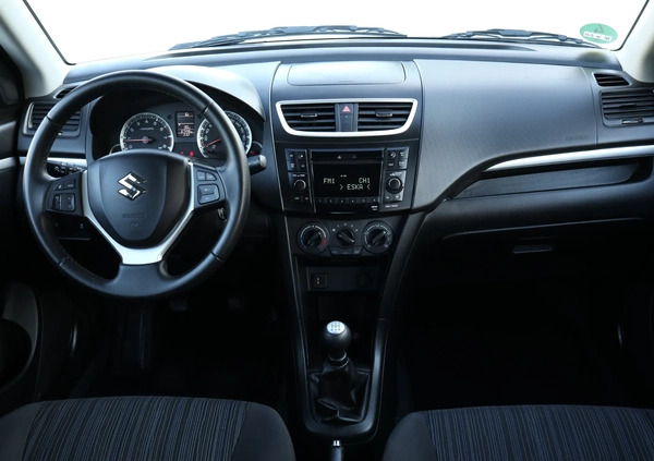 Suzuki Swift cena 35500 przebieg: 67000, rok produkcji 2015 z Piastów małe 137